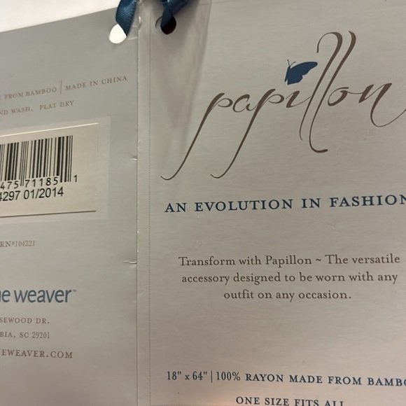 Red and white scarf women’s - Picture 5 of 5